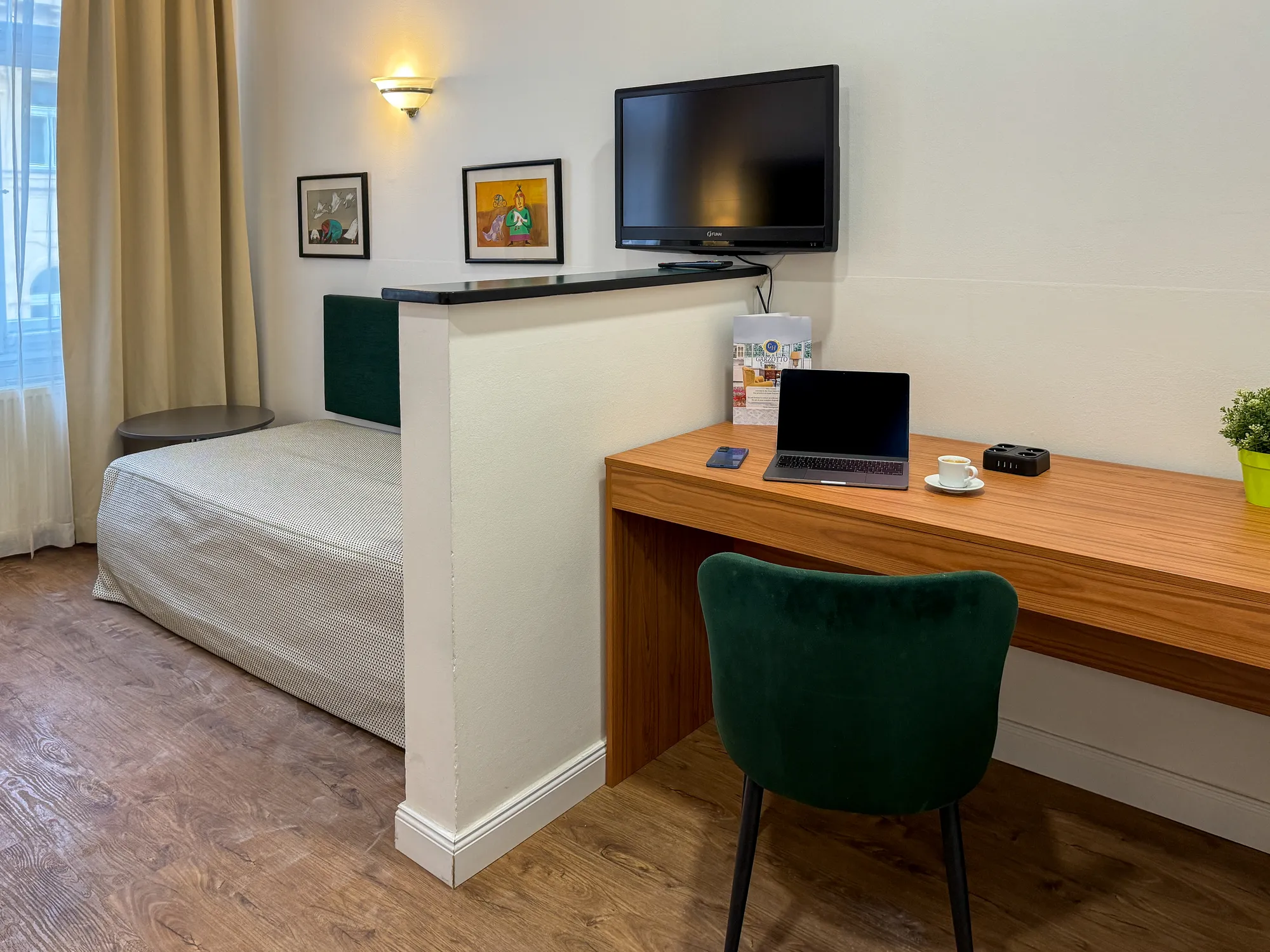 Náhled galerie Pokoj Comfort s výhledem do ulice 5