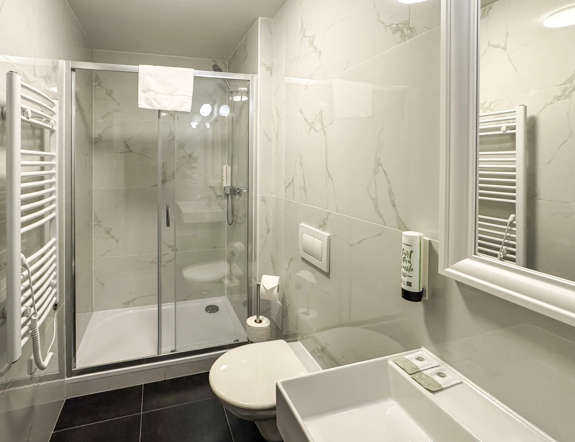 Náhled galerie Dvoulůžkový pokoj s oddělenými postelemi 3